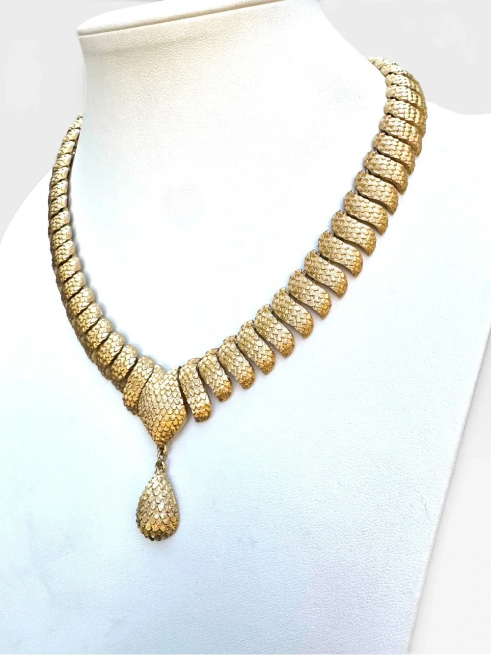 MONET 1960s Vintage Shanji Textured Teardrop Pendant Statement Necklace